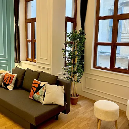 W/ New Furnitures Next To Istiklal Street And Taksim Square 아파트호텔 3*