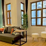 W/ New Furnitures Next To Istiklal Street And Taksim Square Istanbulská provincie